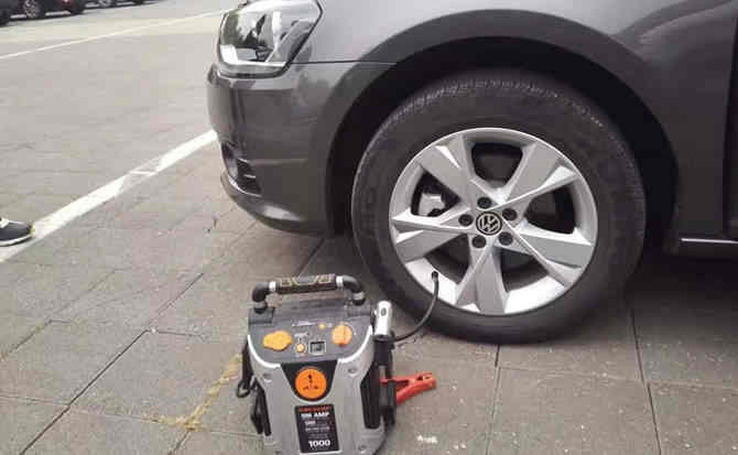 巧家汽车搭电案例